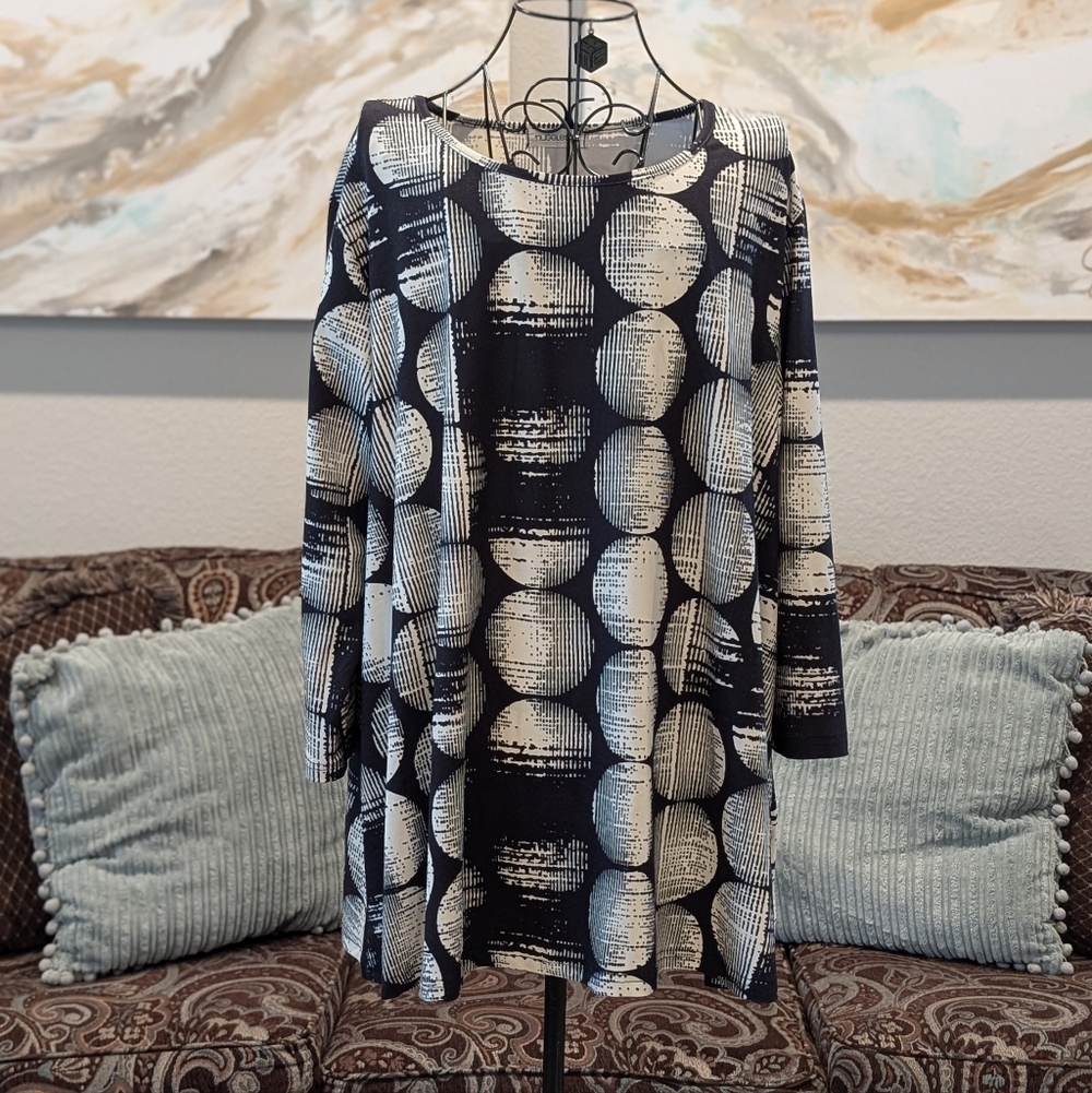 Black and Cream Geometric Pattern Dress